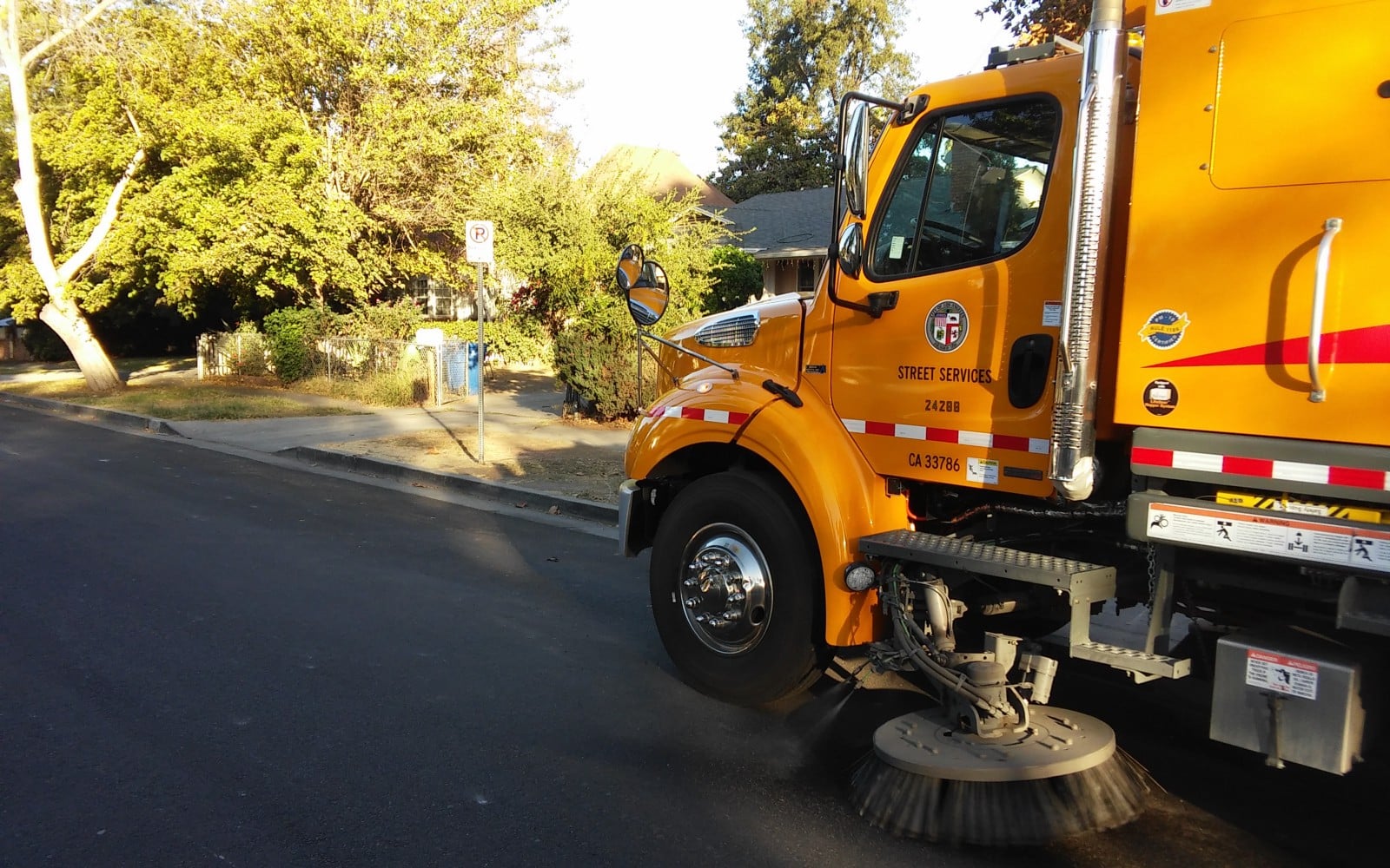 SWEEPER TRUCK